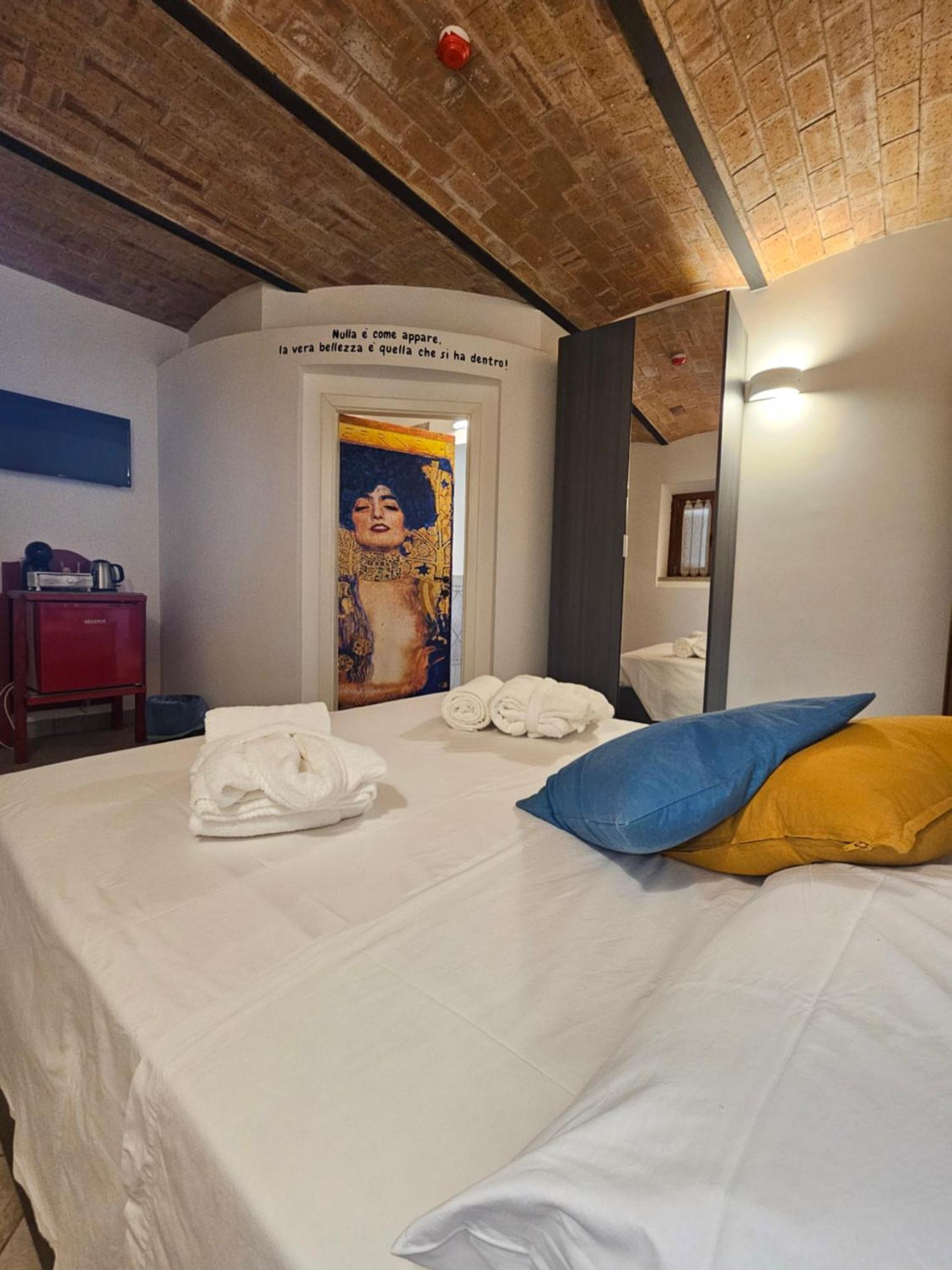 Casale Dei Priori Bed & Breakfast Rocca Massima Dış mekan fotoğraf